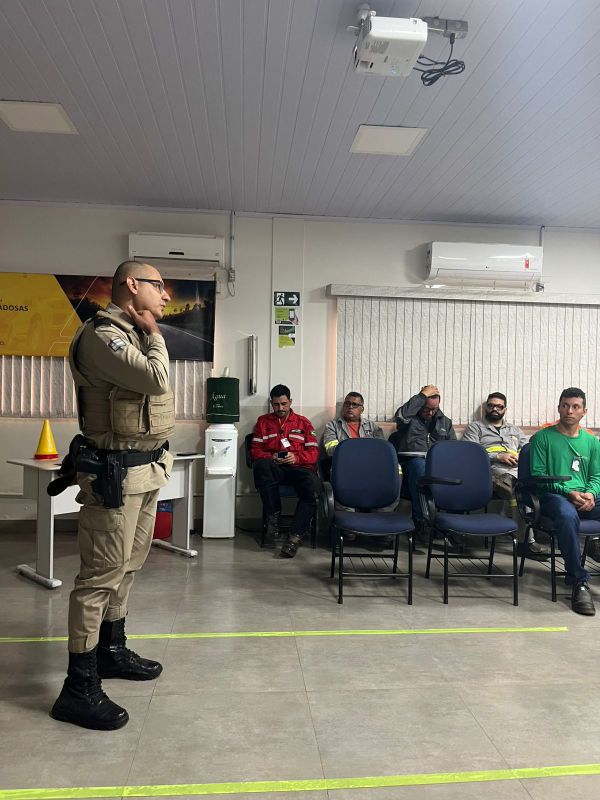 Caetité: 94ª CIPM realizou Maio Amarelo no trânsito enxergar o outro é salvar vidas — imagem 3